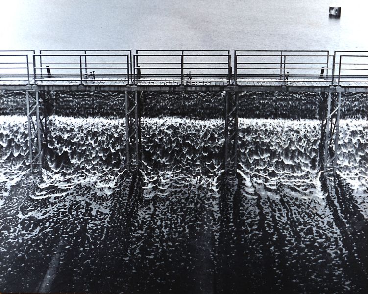 File:Water flowing over dam wall.jpg