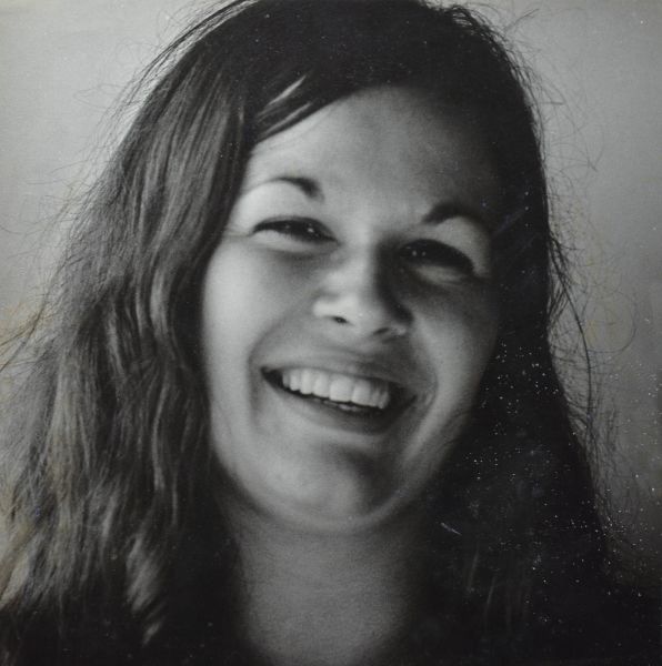 File:Cheeky smiling girl.jpg