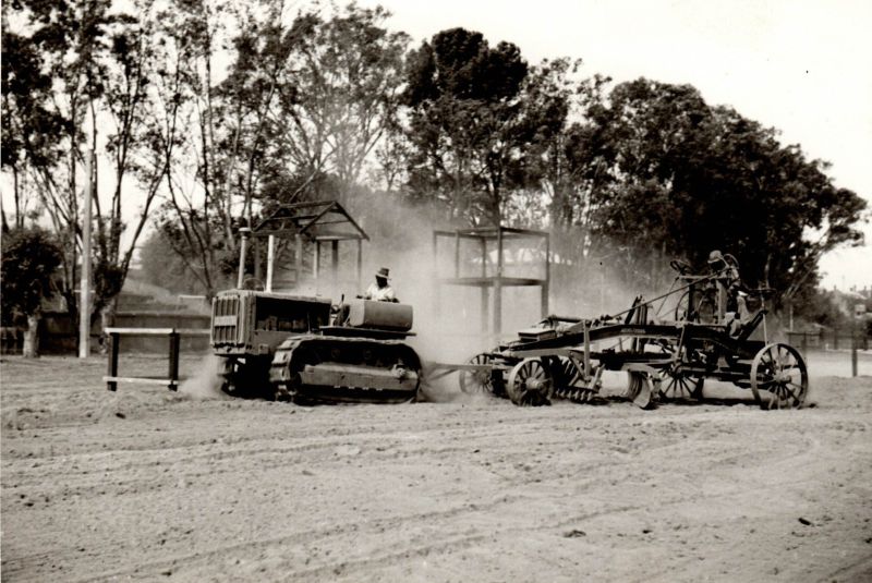 File:Bulldozer pulling a grader.jpg