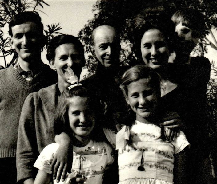 File:A family portrait.jpg