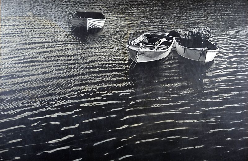 File:Three moored boat.jpg