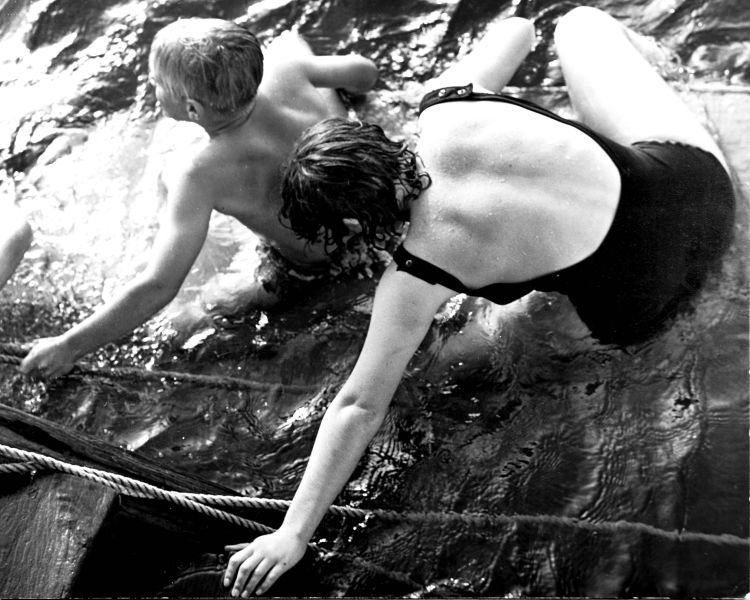 File:Two in the water.jpg